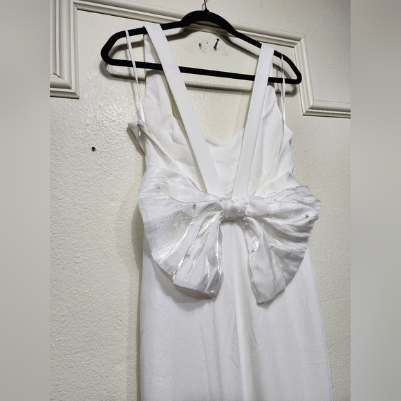 Lulus Romantic Glow White Backless Pearl Bow Maxi Dress M Wedding Bridal Party - Picture 8 of 10